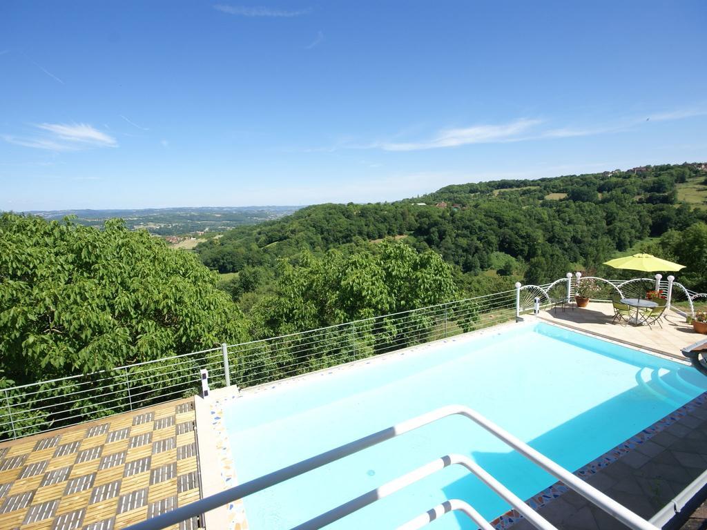 Modern Holiday Home With Private Pool Loubressac Ruang foto