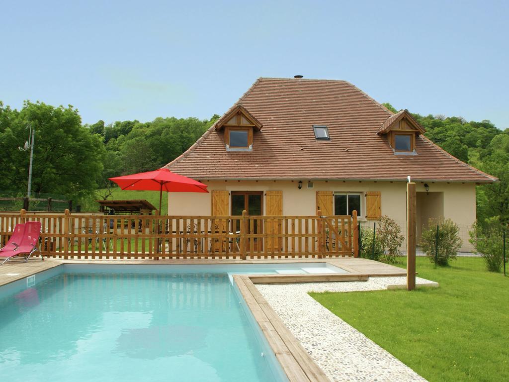 Modern Holiday Home With Private Pool Loubressac Bagian luar foto